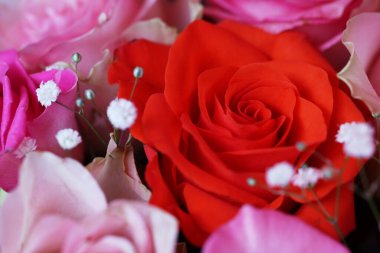 Anma Günü için gül buketi