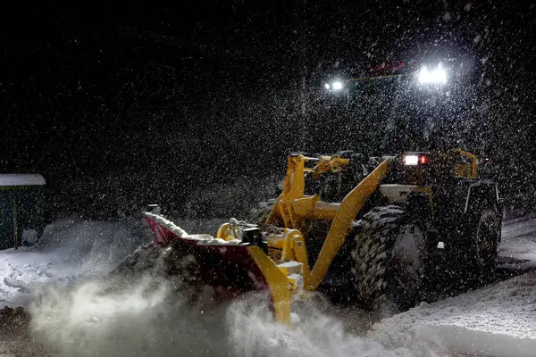 Snow removal work with wheel loader