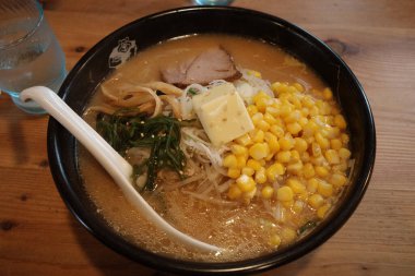 Japonya 'da Miso aromalı ramen