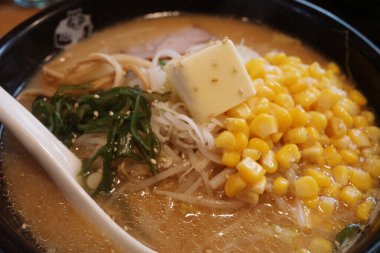 Japonya 'da Miso aromalı ramen