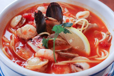 Lezzetli İtalyan çorbası makarnası.