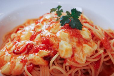 Lezzetli domates soslu makarna