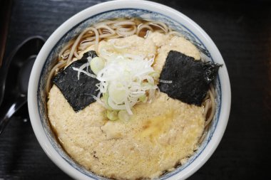 Japon sobası yumurtalı.