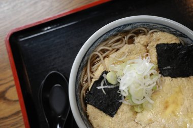 Japon sobası yumurtalı.