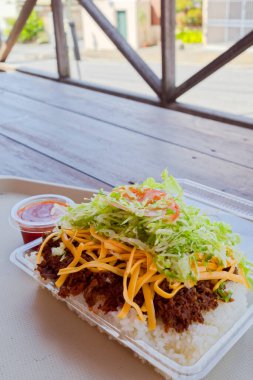 Kin kasabasında taco pilavı