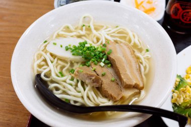 Okinawa 'daki Soki Soba' yı kapatın. 