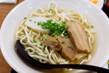 Okinawa 'daki Soki Soba' yı kapatın. 