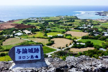 Yoron Adası 'na bakıyorum.
