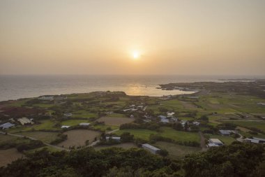 Yoron Adası 'na bakıyorum.