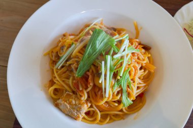 Lezzetli domates soslu makarna