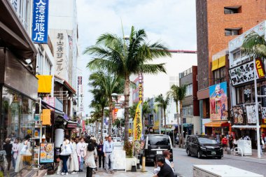 Naha Okinawa 'daki kokusai Caddesi.