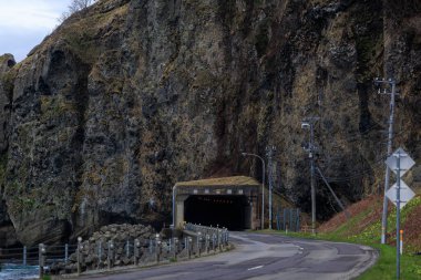 Hokkaido 'daki Kayalıklar ve Tüneller