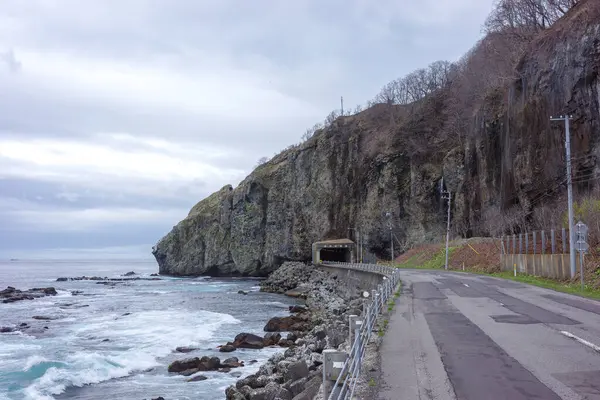 Hokkaido 'daki Kayalıklar ve Tüneller