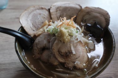 Japonya 'da Miso aromalı ramen