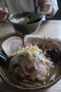 Japonya 'da Miso aromalı ramen