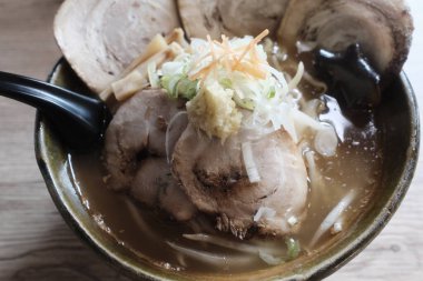 Japonya 'da Miso aromalı ramen