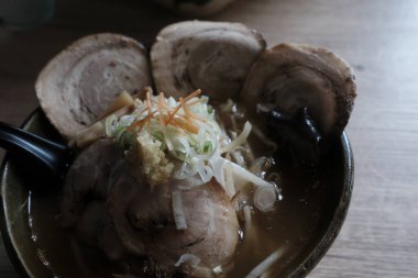 Japonya 'da Miso aromalı ramen
