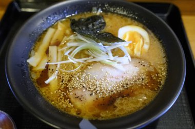 Japonya 'da Miso aromalı ramen