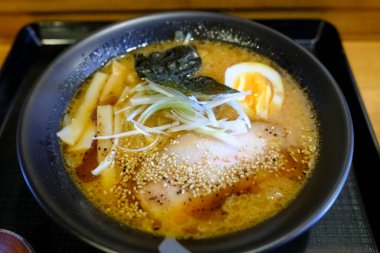 Japonya 'da Miso aromalı ramen