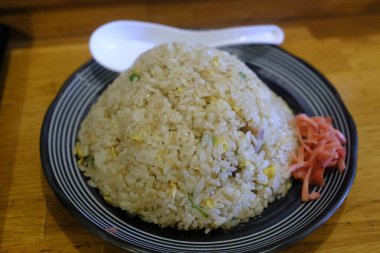 Japonya 'da nefis kızarmış pirinç.