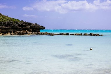 Yoron adasının kobalt mavisi denizi