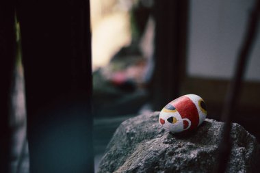 Amomichi hiroshima 'da boyalı taş