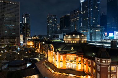 Japonya 'daki Tokyo istasyonu gece görüşü
