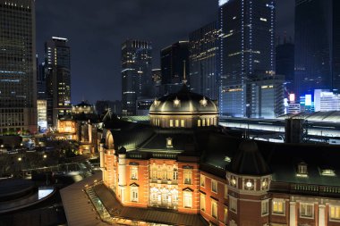 Japonya 'daki Tokyo istasyonu gece görüşü