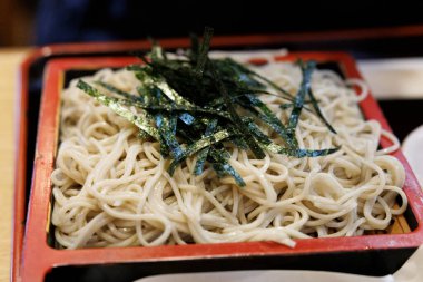 Japon yemeklerinde zaru soba 