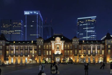 Japonya 'daki Tokyo istasyonu gece görüşü