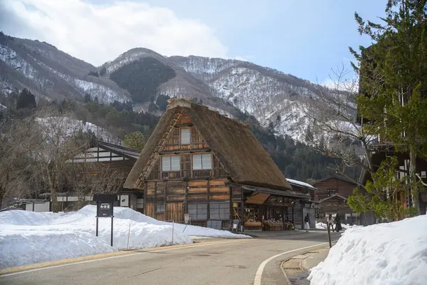 Shirakawago, Japonya kışı.