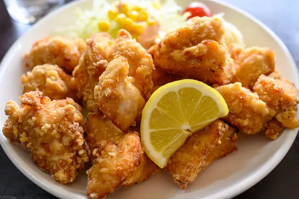 Masada kızarmış tavuk.