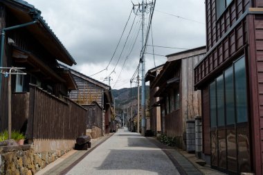 Japonya 'nın Sado Adası' ndaki kasaba manzarası