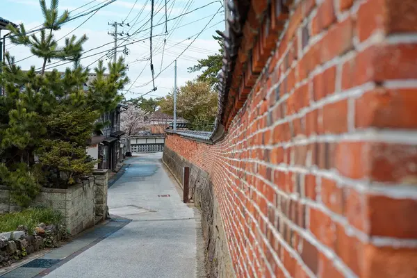 Japonya 'nın Sado Adası' ndaki kasaba manzarası