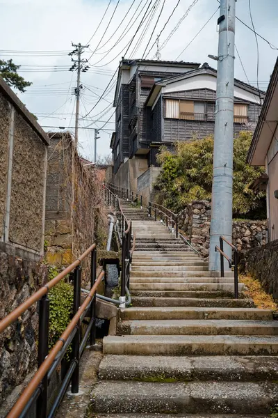 Japonya 'nın Sado Adası' ndaki kasaba manzarası