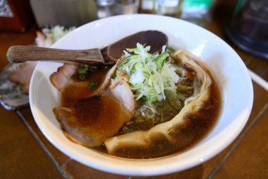 Soya sosu aromalı siu ramen.