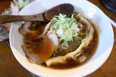 Soya sosu aromalı siu ramen.