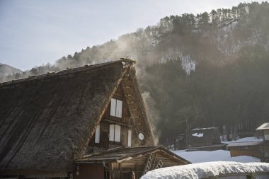 Shirakawago, Japonya kışı.