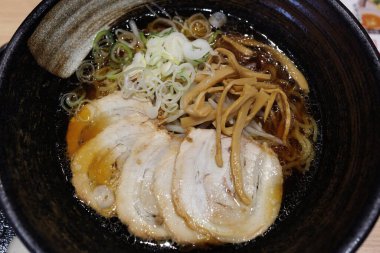 Soya sosu aromalı siu ramen.