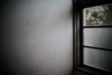 Sado adasındaki eski pencere