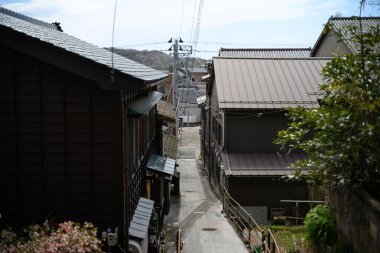 Japonya 'nın Sado Adası' ndaki kasaba manzarası