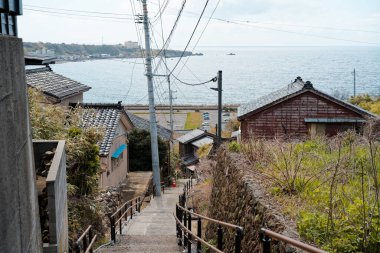 Japonya 'nın Sado Adası' ndaki kasaba manzarası