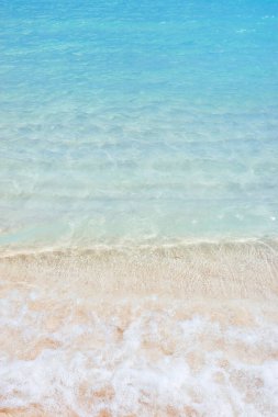 Yoron adasının kobalt mavisi denizi