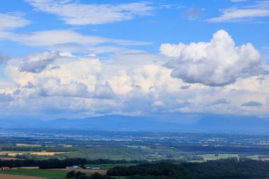 Mavi gökyüzü ve beyaz bulut