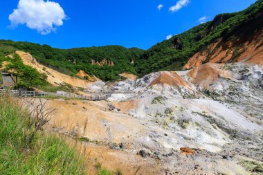 Noboribetsu hokkaido 'da Jigokudani ilkbaharı