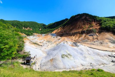 Noboribetsu hokkaido 'da Jigokudani ilkbaharı