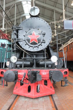 Klasik lokomotif retro treni. Siyah ve kırmızı renklerde güzel bir lokomotif. Yüksek kalite fotoğraf