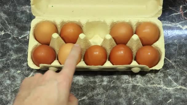 Καταμέτρηση Αυγών Για Πρωινό Μαγείρεμα Αυγών — Αρχείο Βίντεο