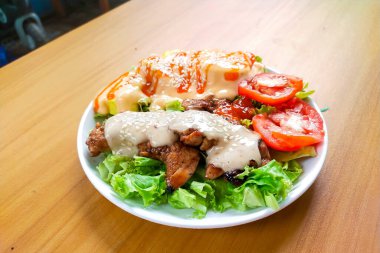 Lezzetli Asya yemeklerinin yakın görüntüsü