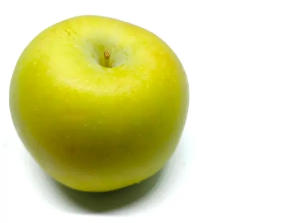 Yeşil Elma beyaz arkaplanda izole edildi